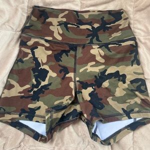 Fleo high rise contour. Camo